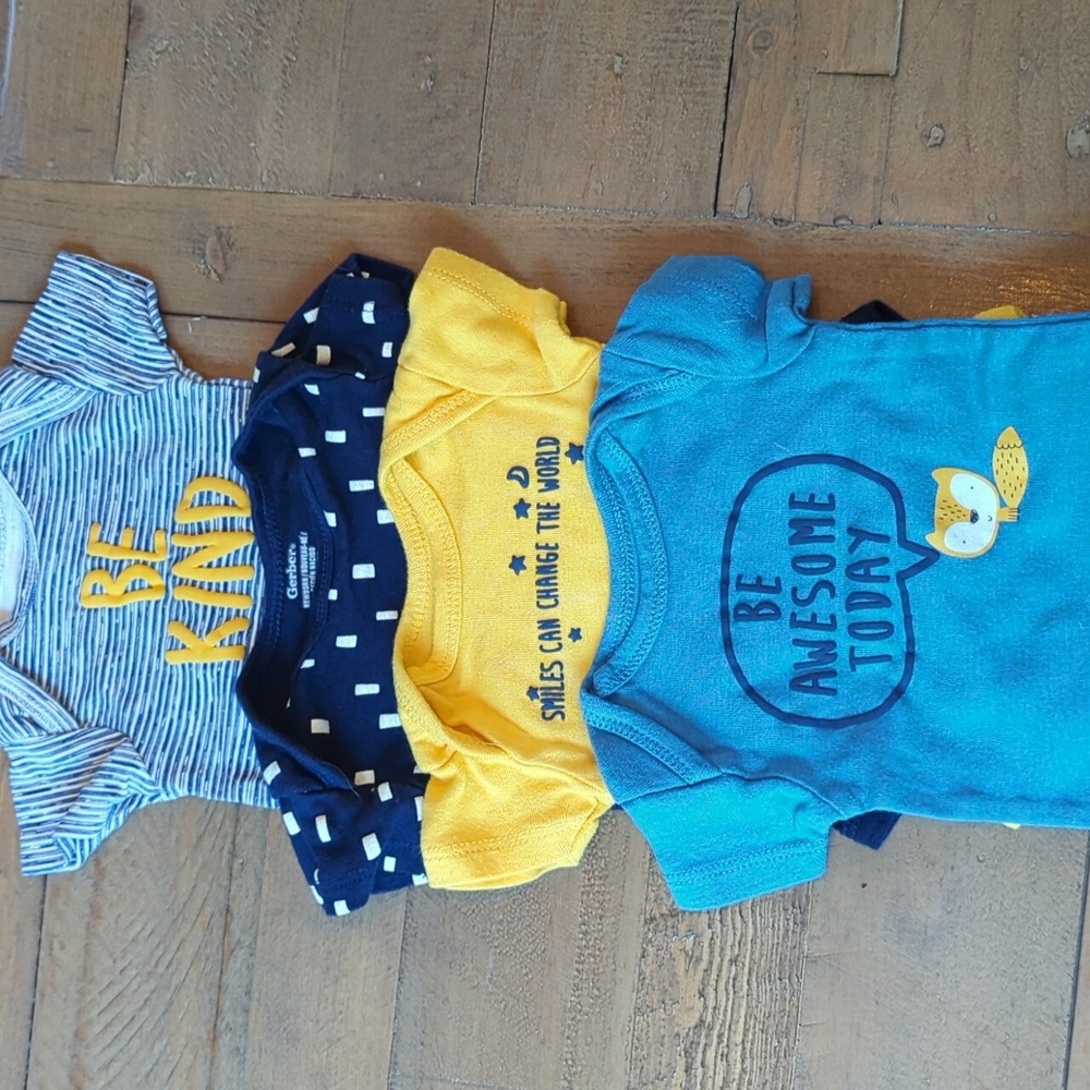 Gerber Newborn Onesie Set